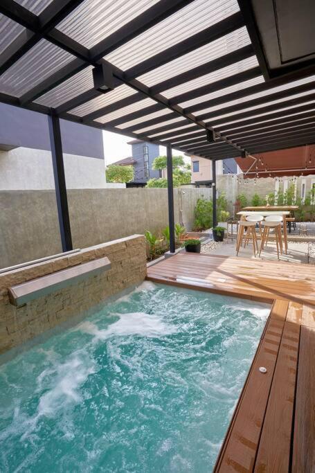 Seacove Villa W/ Heated Jacuzzi In Laiya Batangas San Juan  Exterior photo